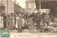 La Ferté-Saint-Aubin - Le marché du jeudi autour de la Halle<br>Carte postale début XX<sup>e</sup> siècle